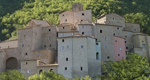 Се продава село во Италија