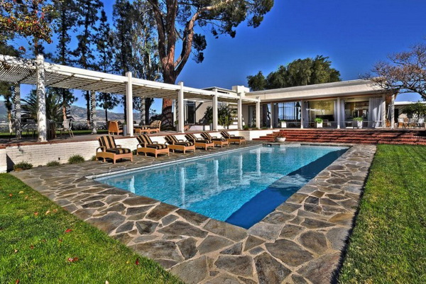 Frank Sinatra's Former Party Pad in California on Sale for $7,5 Million