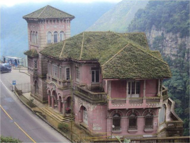 3-hotel-de-salto-napusteno-mesto