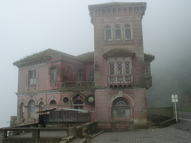 9-hotel-de-salto-napusteno-mesto