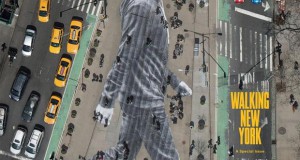 Гигантски пешак ги украси улиците на Њујорк