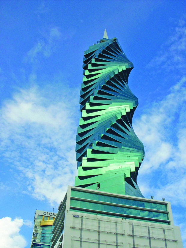 5. F&F Tower (Revoltion Tower), Панама, 2011  г.