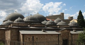 Отворена изложба „Уметникот и јас“ во Даут пашин амам