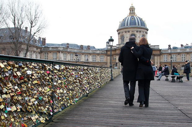 Paris pont-des-arts-slide
