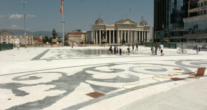 Пуштена новата фонтана на плоштадот „Македонија“