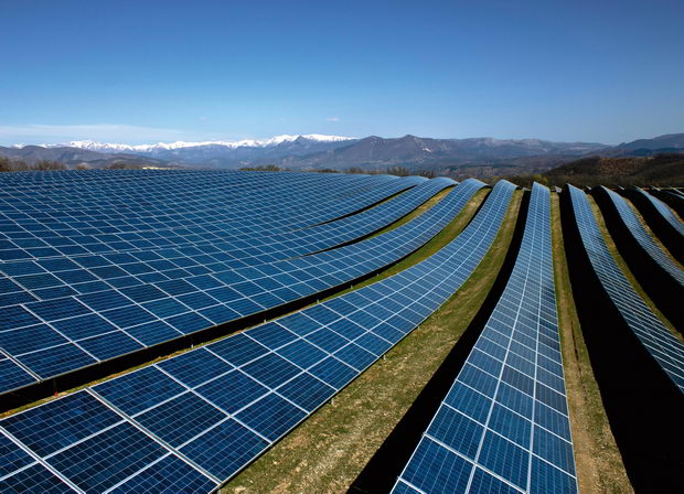 112.000 Solarmodule auf 800 Metern Höhe / 112,000 solar modules