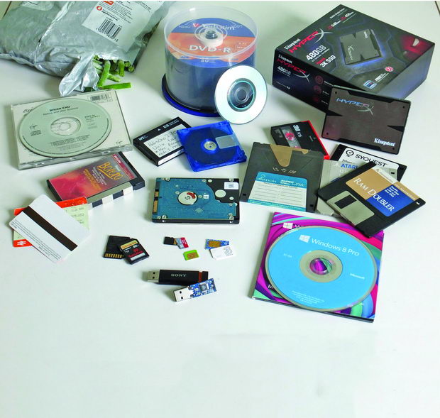 mix_of_data_storage_cd_sd_ssd_hdd_floppy_tape_etc_big
