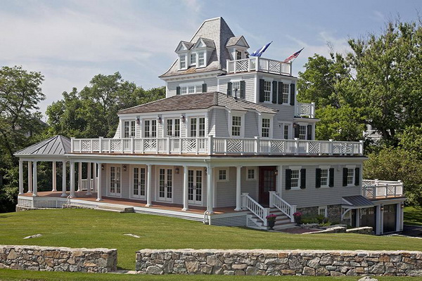 Completely Renovated Historic Beach House Listed On Sale For $4,25 Million