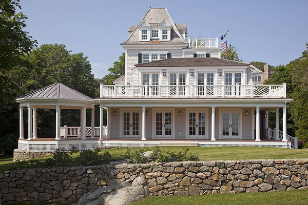 Completely Renovated Historic Beach House Listed On Sale For $4,25 Million
