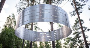Меморијален споменик во шумски предел на Норвешка
