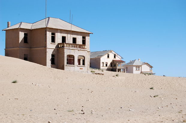 Kolmanskop_Namibia_2813283095