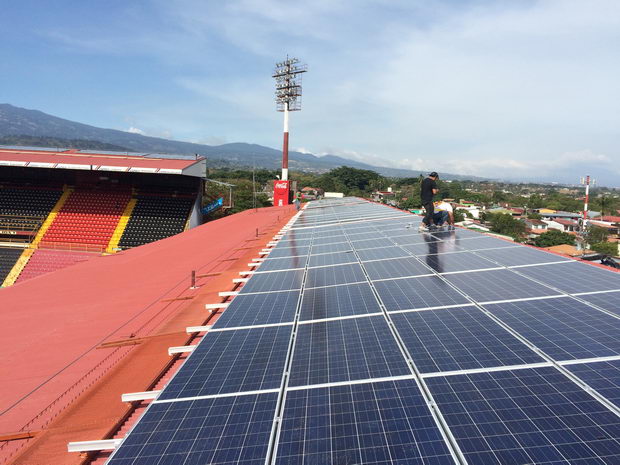 Stadion vo Kostarika so solarni paneli
