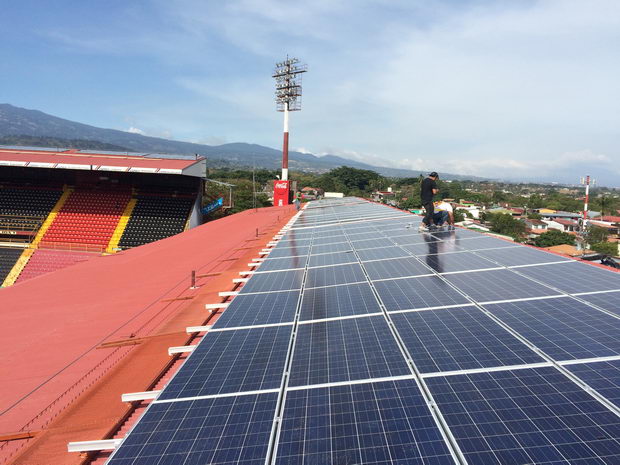 Stadion vo Kostarika so solarni paneli