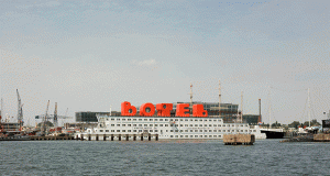 Хотелски соби во форма на буквите B-O-T-E-L
