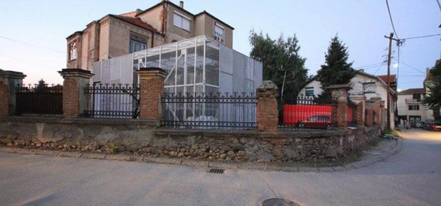 сто ми прајте во дворо