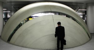 Енергетски ефикасна метро станица во форма на вселенски брод