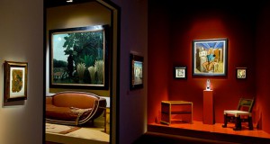 Импресивна изложба во Париз на големите дизајнери Ив Сен Лоран и Жак Дусе