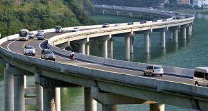 Кинезите отворија еколошки автопат над вода