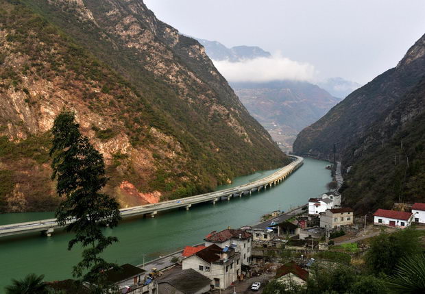 avtopat nad voda Kina