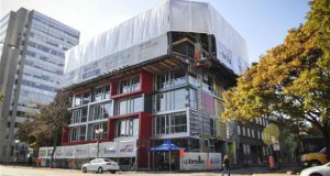 Зграда која се гради од покривот па надолу
