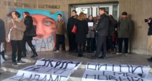 Студенти го блокираа Ректоратот на УКИМ