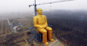 На сред поле…позлатен споменик!