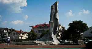 Ќе се реновира плоштадот кај споменикот во Струга