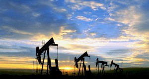Најголемите нафтени производители ќе намалуваат инвестиции, ќе продаваат имоти и ќе укинуваат работни места