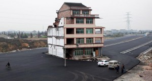 Градежен ужас: Никој не може да ги сруши овие куќи