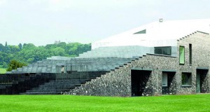 „Куќа од кремен“ – добитник на наградата „Куќа на годината за 2015“ на RIBA