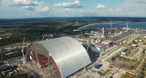 Чернобил добива „столетен“ саркофаг