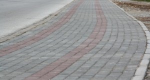 Поставување на нови тротоари и обележување на пешачки патеки во Прилеп