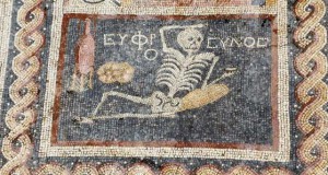 Мозаик стар 2.400 години порачува да уживате во животот