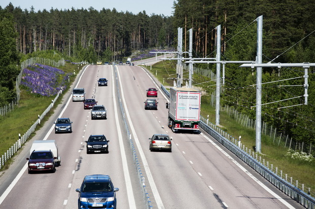 Electric road hybrid truck