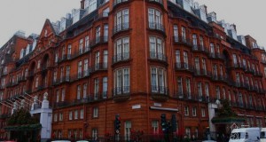 Дали апартманот 212 во лондонски Claridge’s бил прогласен за територија на Југославија?