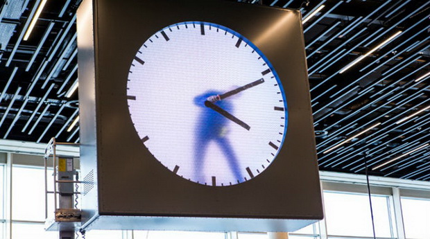 генијален часовник аеродром амстердам_3