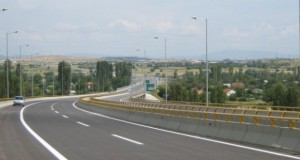 Скопската обиколница затворена за сообраќај, зголемен интензитет на сообраќајот надвор од градовите