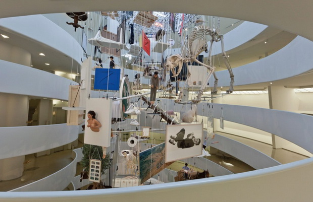 installation-maurizio-cattelan