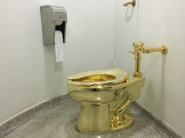 maurizio-cattelan-wc