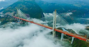 Во Кина отворен е за сообраќај највисокиот мост во светот