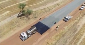 Погледнете како се асфалтира пат во Австралија за само два дена
