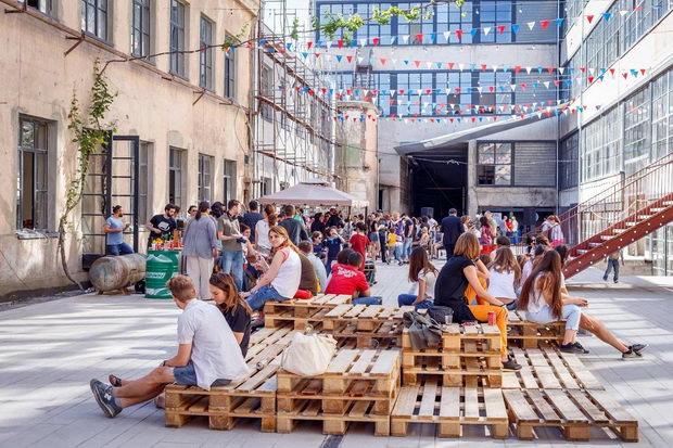 Fabrika hostel dvor
