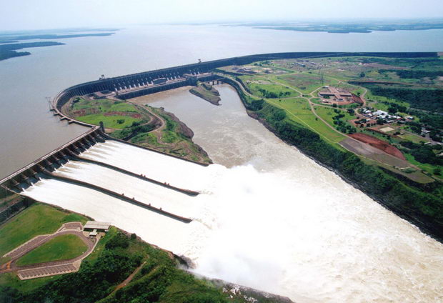 Hidrocentrala Itaipu Brazil1