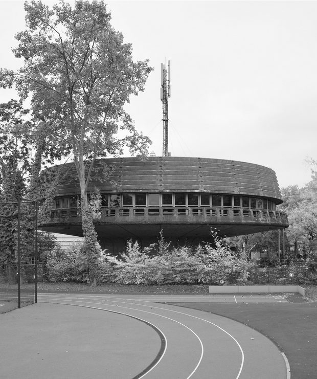 Brutalen Pariz Telecommunications UFO by Nigel Green