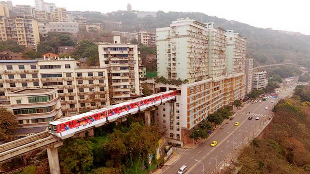Metro sto minuva niz zgrada1-Kina