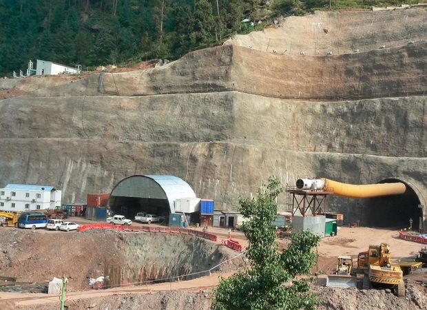 Indija tunel chenani nashri