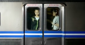 Прекрасна фотографска серија на патници во возови