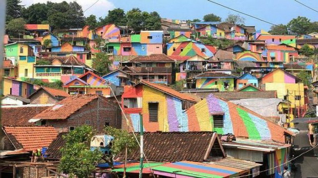 hipwee-rainbow-village-kampung-pelangi-indonesia-14-640x359