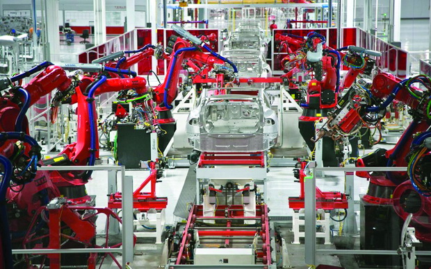 proizvodstvena linija vo fabrikata Tesla vo Frimont