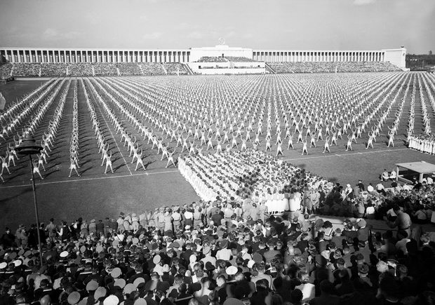 Hitler 28ba4599f17d9992904bb89bc62e9941